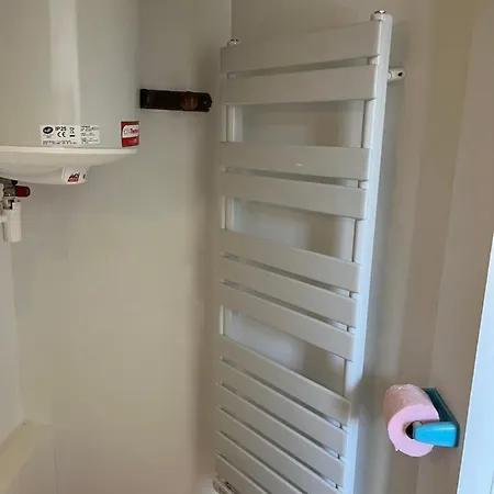 Petite Maison Au Coeur Du Village Hébergement de vacances *
