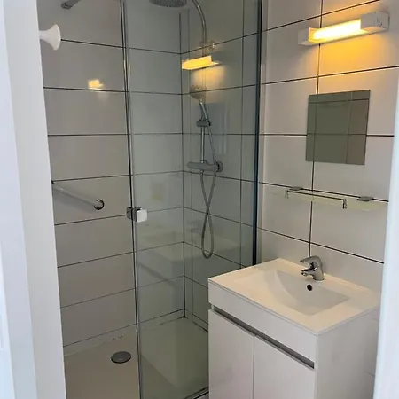 Petite Maison Au Coeur Du Village Hébergement de vacances *